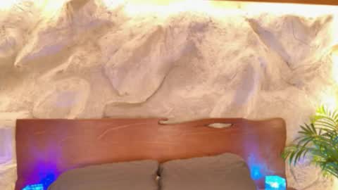 Alison Moon  online show from February 6, 2026, 11:41 pm