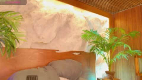 Alison Moon  online show from April 21, 2026, 1:42 am