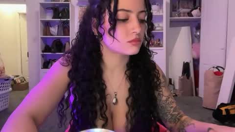 Snapshot of alissajaede chatting on November 10, 2025, 1:04 am alissajaede online show from November 10, 2025, 1:04 am