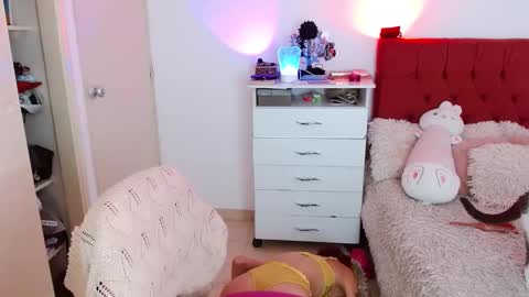 alissesallie_ online show from November 28, 2025, 12:08 pm