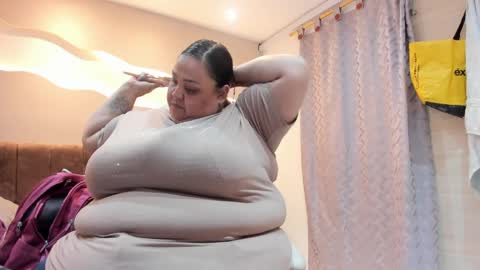 Alisson online show from April 9, 2026, 6:57 pm