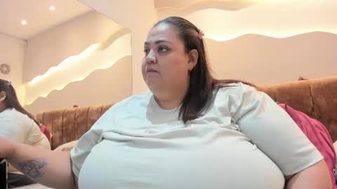 Alisson online show from April 19, 2026, 11:42 am