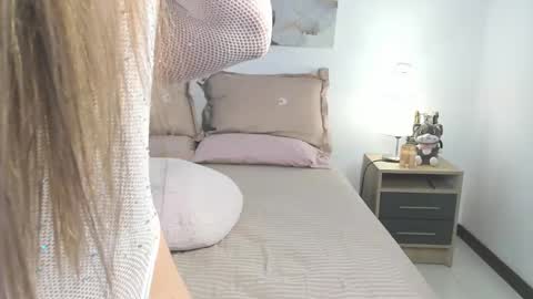 Snapshot of alissonroyce chatting on February 13, 2025, 1:19 am Goddess online show from February 13, 2025, 1:19 am