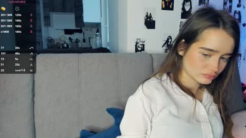 Alivia online show from November 5, 2025, 10:04 am