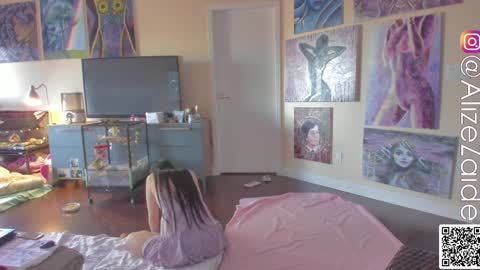 Alize Zaide online show from January 17, 2025, 6:33 pm