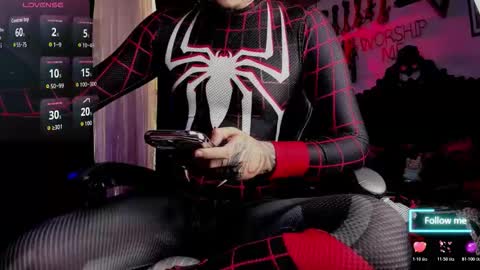   online show from October 18, 2025, 5:25 pm