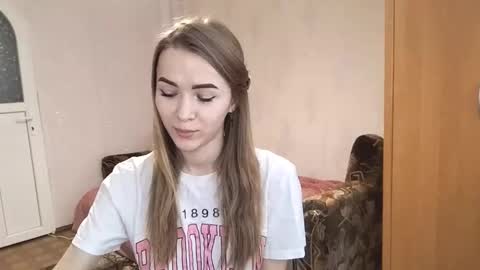 Snapshot of allegraschroeter chatting on November 21, 2025, 8:35 am Anna online show from November 21, 2025, 8:35 am