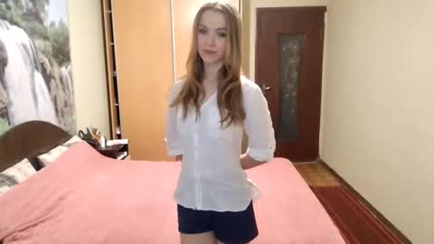 Snapshot of allegraschroeter chatting on November 26, 2025, 1:12 pm Anna online show from November 26, 2025, 1:12 pm