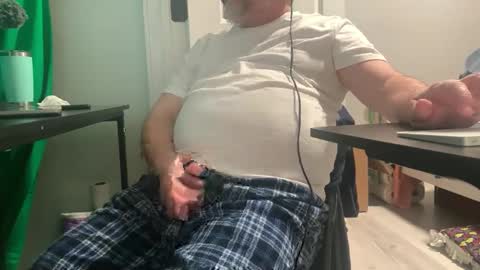 Allergictolove online show from January 31, 2025, 10:52 pm