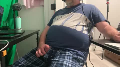 Allergictolove online show from September 14, 2025, 5:01 pm