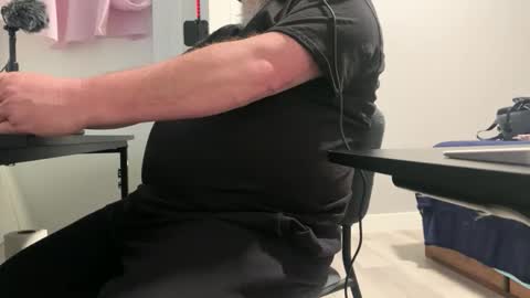 Allergictolove online show from April 4, 2026, 3:20 pm