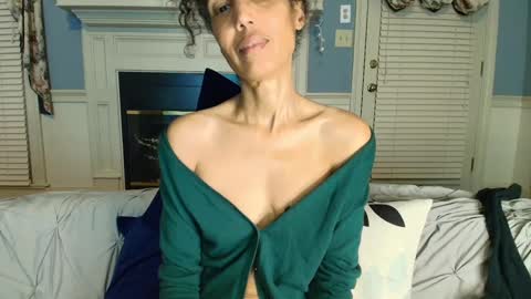 wishlist on bio online show from October 5, 2025, 3:27 am