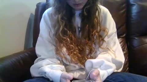 alliebearx online show from November 26, 2025, 7:37 pm