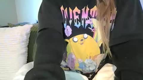 Snapshot of alliebearx chatting on April 25, 2026, 3:53 pm alliebearx online show from April 25, 2026, 3:53 pm