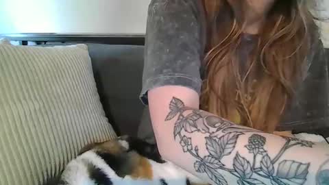 Snapshot of alliebearx chatting on April 27, 2026, 8:07 pm alliebearx online show from April 27, 2026, 8:07 pm