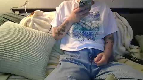Snapshot of alliebearx chatting on June 3, 2026, 4:37 am alliebearx online show from June 3, 2026, 4:37 am