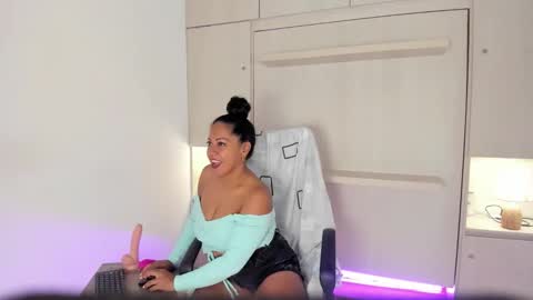 Snapshot of alliebennet chatting on February 26, 2026, 7:35 pm ALISON online show from February 26, 2026, 7:35 pm