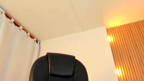 allison_fosther online show from February 8, 2026, 4:49 am