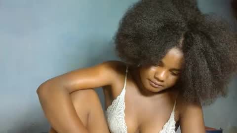 allizida01 online show from November 28, 2025, 6:10 pm