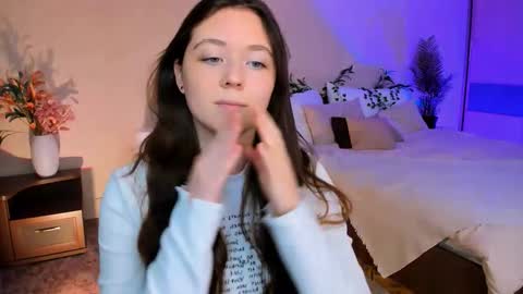 alluringeyess online show from September 10, 2025, 12:49 pm