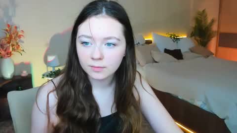 alluringeyess online show from October 18, 2025, 4:37 am