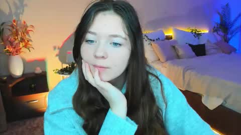 alluringeyess online show from October 19, 2025, 4:35 am