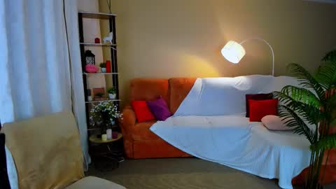 alluringeyess online show from February 20, 2026, 4:40 pm