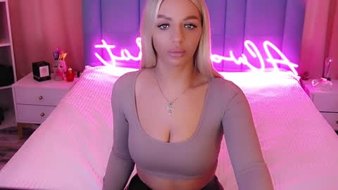 AlwaysHot online show from January 20, 2025, 3:04 am