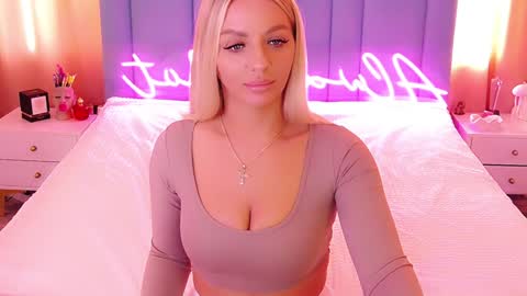 AlwaysHot online show from February 8, 2025, 6:22 am