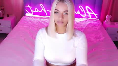 AlwaysHot online show from September 17, 2025, 2:13 am