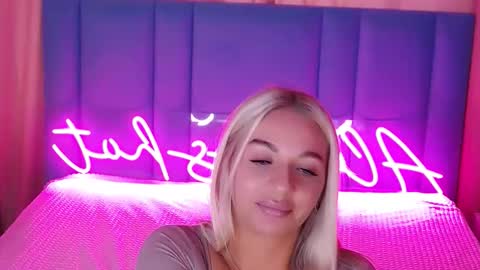 AlwaysHot online show from September 24, 2025, 2:15 am