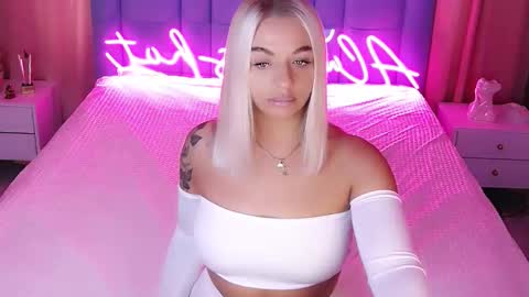 AlwaysHot online show from October 5, 2025, 2:10 am