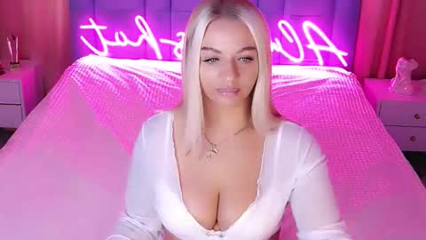 AlwaysHot online show from October 10, 2025, 2:43 am