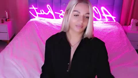 AlwaysHot online show from October 26, 2025, 2:17 am