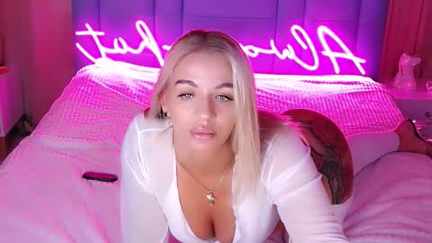 AlwaysHot online show from November 13, 2025, 2:43 am