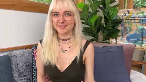 Ally Elliot online show from October 9, 2025, 6:39 pm