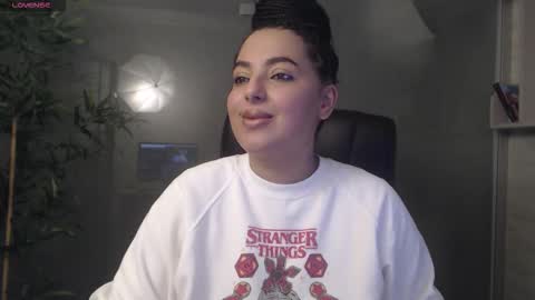         online show from October 5, 2025, 1:09 pm