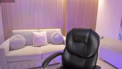 Snapshot of allyjensen chatting on March 7, 2025, 10:56 am Alisson online show from March 7, 2025, 10:56 am