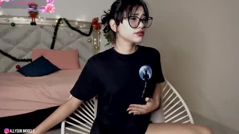 Allyson 3 online show from December 22, 2024, 7:31 pm