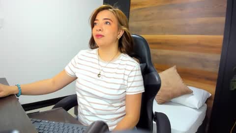 ALMA FENIX  online show from September 20, 2025, 6:53 pm