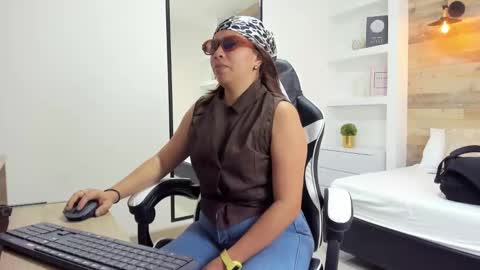 ALMA FENIX  online show from October 8, 2025, 12:25 pm