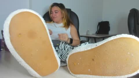 ALMA FENIX  online show from April 5, 2026, 5:26 am