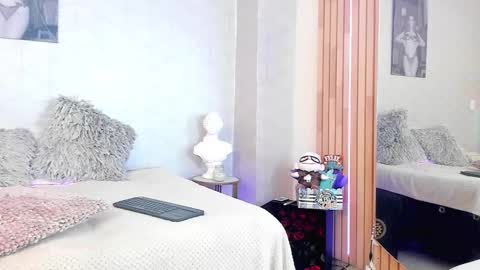 AlmaBella online show from March 12, 2025, 1:40 pm