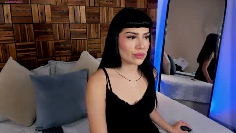 Mia online show from April 12, 2026, 3:50 pm