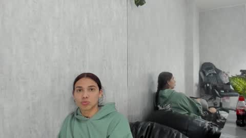 Snapshot of almazz_ chatting on September 24, 2025, 8:23 pm Santy online show from September 24, 2025, 8:23 pm