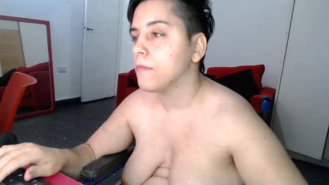 Snapshot of almondonwheels chatting on December 29, 2024, 8:04 pm Almond online show from December 29, 2024, 8:04 pm