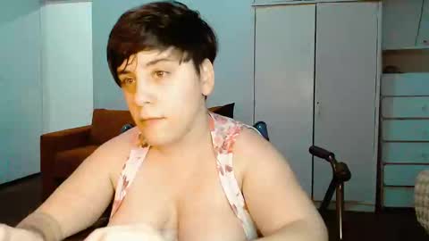 Snapshot of almondonwheels chatting on January 21, 2025, 1:39 am Almond online show from January 21, 2025, 1:39 am