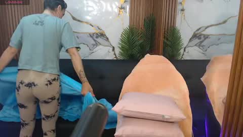 alonddra_tay online show from May 8, 2026, 11:37 am