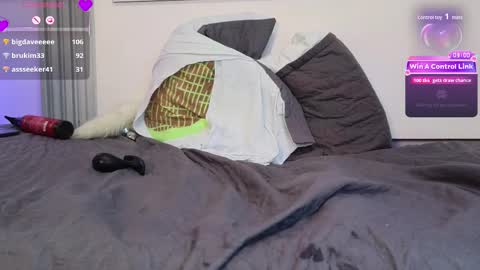 alondra_king online show from March 16, 2026, 5:44 am