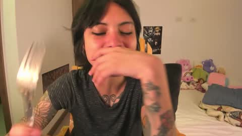 Snapshot of alone_together_ chatting on January 31, 2025, 4:25 am luca or garu D online show from January 31, 2025, 4:25 am